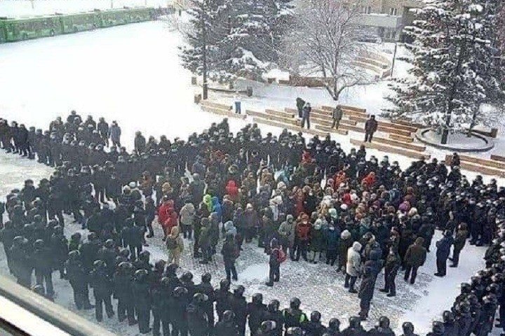 Жительницу Красноярска оштрафовали на 500 тыс. за акции в поддержку Навального Жительницу Красноярска оштрафовали на 500 тыс. за акции в поддержку Навального