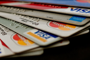 Просрочку по кредитным картам в Сибири чаще всего допускают женщины — исследование Просрочку по кредитным картам в Сибири чаще всего допускают женщины — исследование