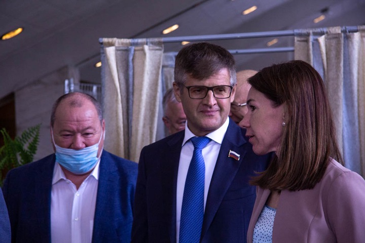 Прокуратура заставила глав комитетов новосибирского заксобрания поменяться местами Прокуратура заставила глав комитетов новосибирского заксобрания поменяться местами