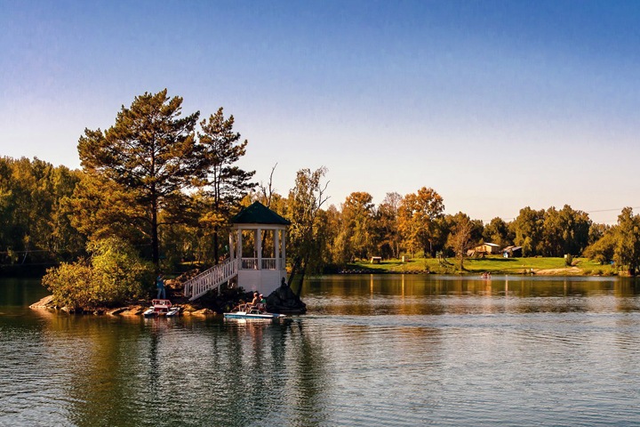 Платный вход на алтайское озеро и Байкал без туристов. Числа недели