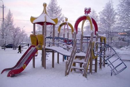 Трехлетняя девочка задохнулась на прогулке в детском саду Новосибирска