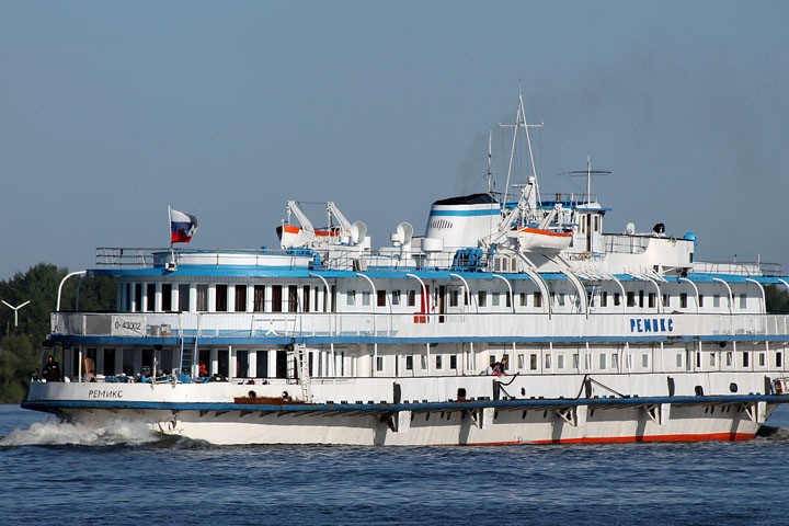 Известный по взятке мэра теплоход с иностранцами не вернулся в Новосибирск с Севера
