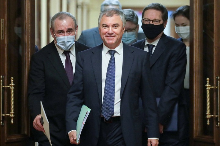 Какие сибирские депутаты от «ЕР» ужесточают закон о митингах и мешают работать СМИ