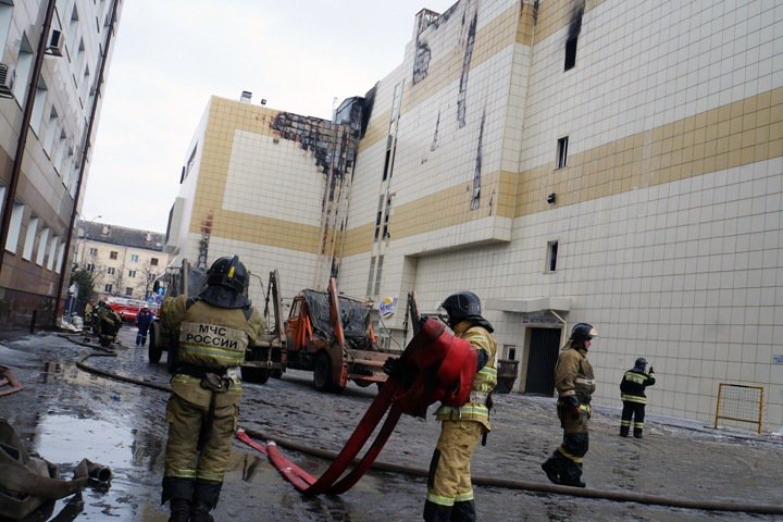«Зимняя вишня» сгорела из-за замыкания, вызванного протекающей крышей