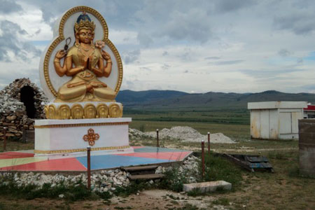 Плюсы в карму: Виталий Серафимов о бурятских свадьбах, дацанах и буузоварках Плюсы в карму: Виталий Серафимов о бурятских свадьбах, дацанах и буузоварках