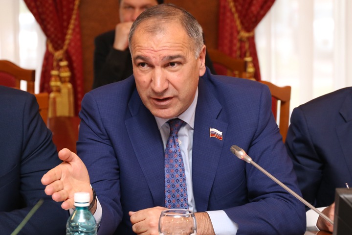 Новосибирские депутаты потребовали от правительства поддержать строительную отрасль Новосибирские депутаты потребовали от правительства поддержать строительную отрасль