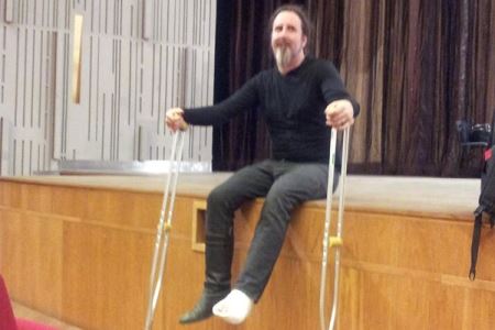 Лидер группы Secret Chiefs 3 сломал ногу в аэропорту Красноярска