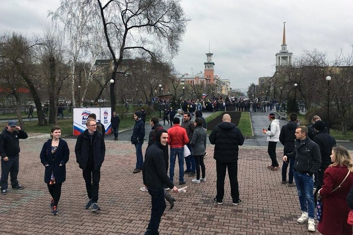 Красноярцев арестовали за митинг «Он нам не царь»