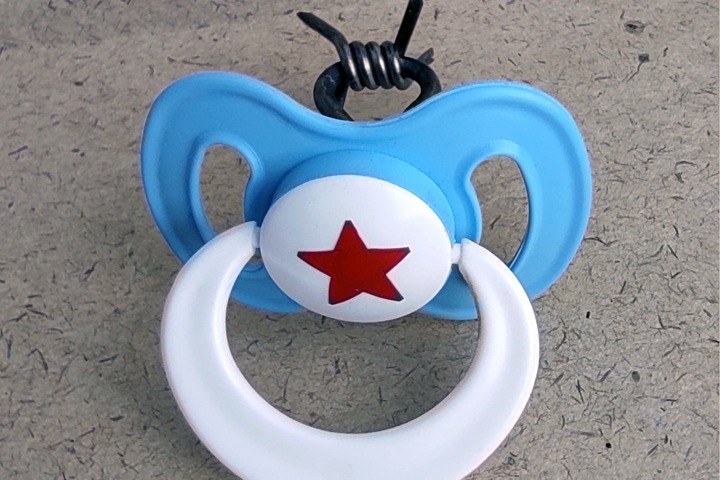 Красноярский художник открыл магазин игрушек для ГУЛАГа Красноярский художник открыл магазин игрушек для ГУЛАГа