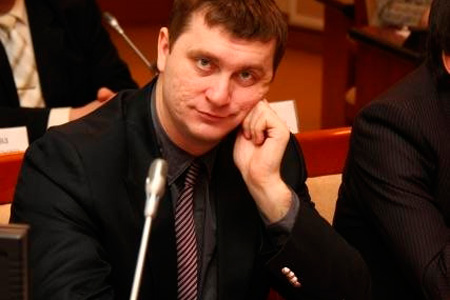 Обвиняемый во взяточничестве чиновник пришел в мэрию Омска, находясь под домашним арестом Обвиняемый во взяточничестве чиновник пришел в мэрию Омска, находясь под домашним арестом