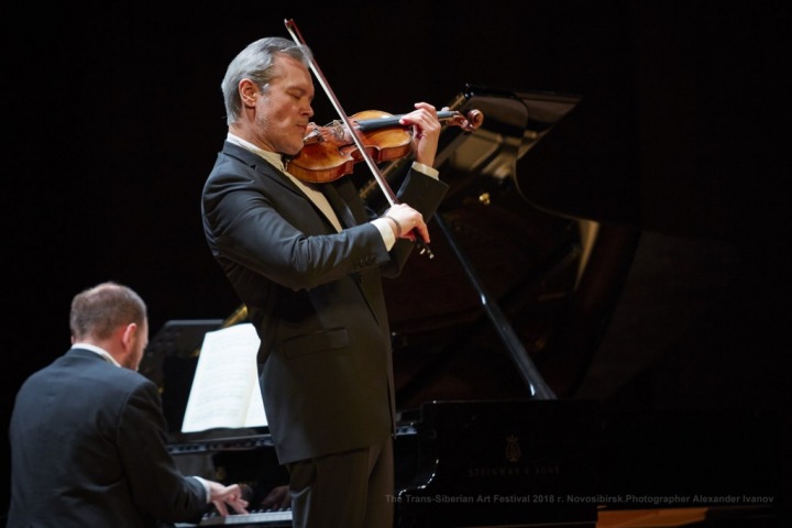 Трагического Прокофьева сыграли на Транссибирском Арт-Фестивале в память о жертвах пожара в Кемерове Трагического Прокофьева сыграли на Транссибирском Арт-Фестивале в память о жертвах пожара в Кемерове