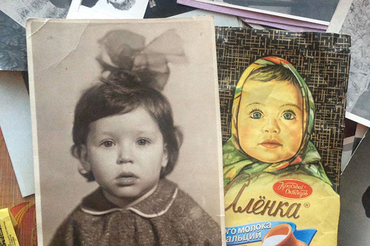 Уборщица из Читы требует $3 млн за свой портрет на обертке шоколада «Алёнка» 