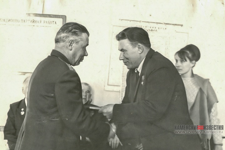 «Умершие в Камне-на-Оби»: писатель Виталий Серафимов вспоминает своих героев «Википедии» «Умершие в Камне-на-Оби»: писатель Виталий Серафимов вспоминает своих героев «Википедии»