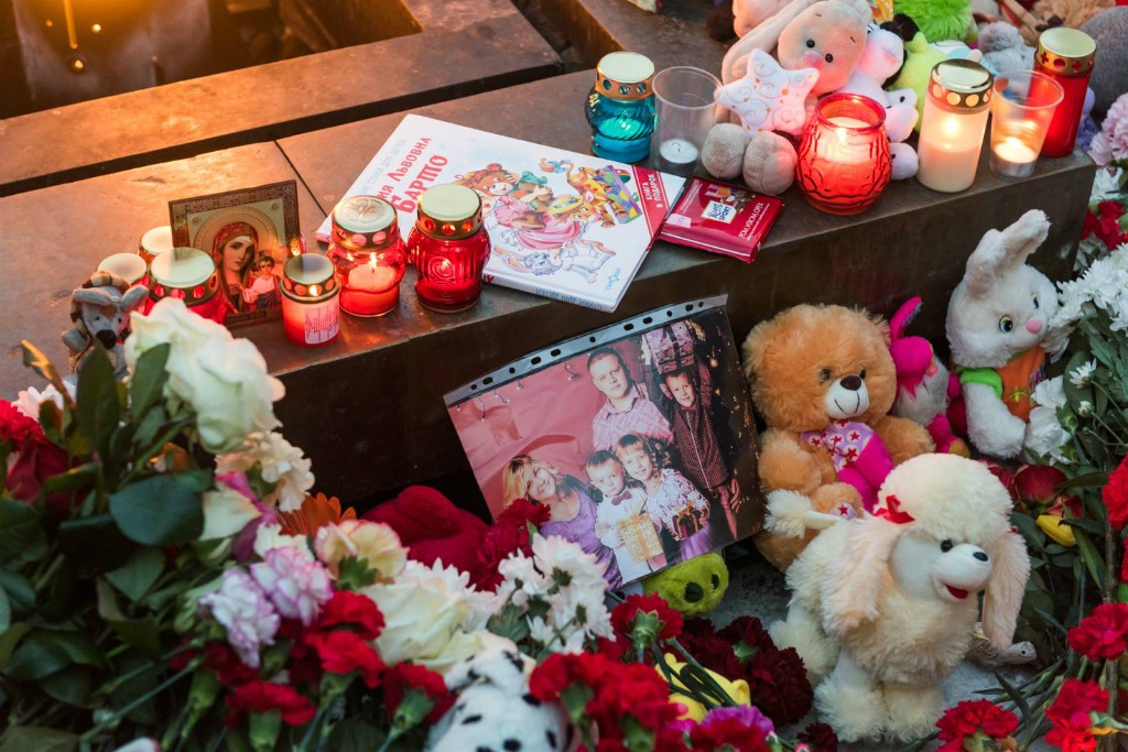 Михаил Новицкий, группа Петербург. Сбор в память о погибших в Кемерово Михаил Новицкий, группа Петербург. Сбор в память о погибших в Кемерово