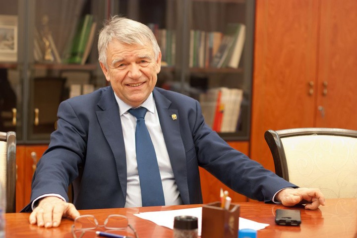 Академик Пармон вновь возглавил СО РАН