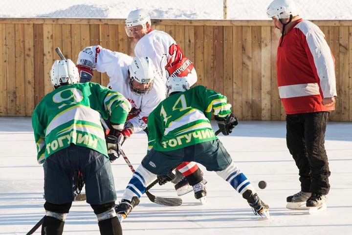 Турнир по хоккею на кубок депутатов прошел в Новосибирской области Турнир по хоккею на кубок депутатов прошел в Новосибирской области