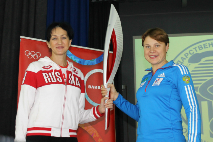 Богалий и Минх пронесли факел Огня Олимпиады по Новосибирску