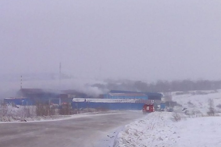 Завод мусорного оператора горит в Новокузнецке