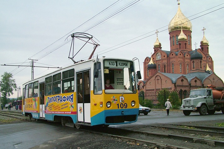 Житель Кемерова погиб после того, как его вытолкали из трамвая из-за билета Житель Кемерова погиб после того, как его вытолкали из трамвая из-за билета