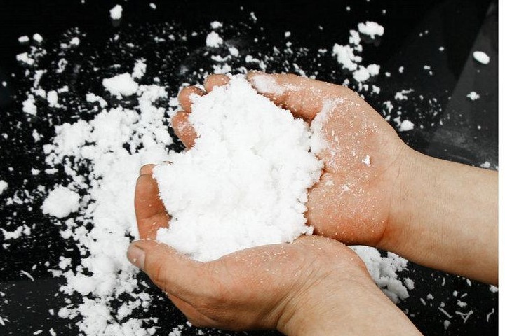 Как сделать искусственный снег своими руками: 5 способов для детей и их родителей