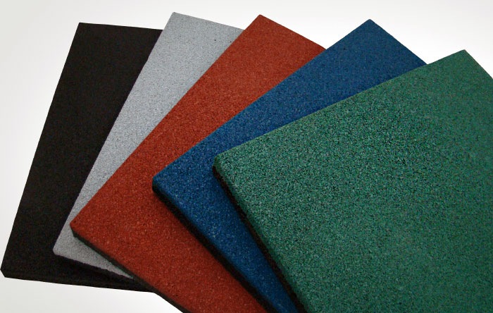 Резиновая плитка, как альтернатива традиционным материалам для садовых дорожек