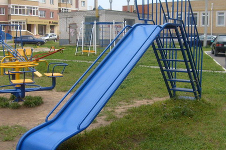 Воспитатель новосибирского детсада получила 2 года за смерть девочки на горке