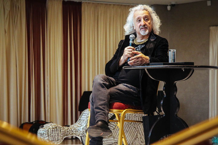 Миша Майский: «Я начал играть на виолончели в том же возрасте, когда бросил курить — в 8 лет» Миша Майский: «Я начал играть на виолончели в том же возрасте, когда бросил курить — в 8 лет»