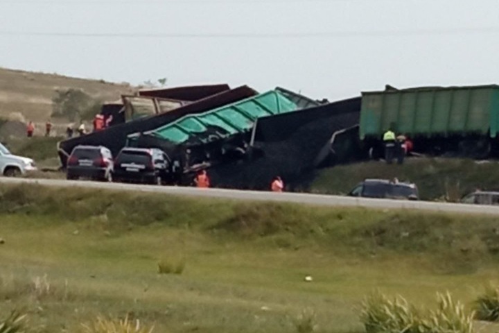 Вагоны с углем опрокинулись в Хакасии