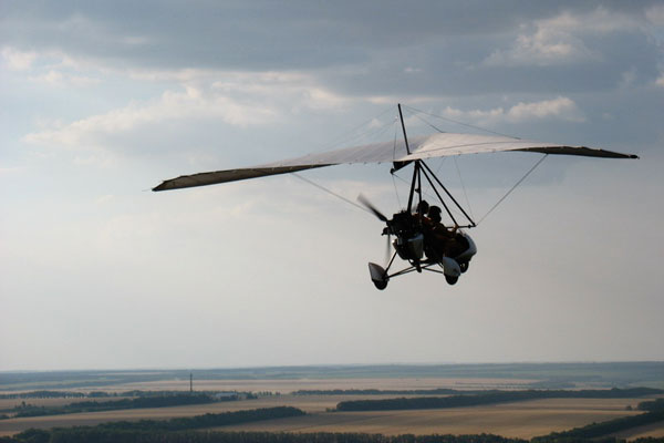Двое жителей Хакасии пострадали при падении мотодельталета в озеро Беле