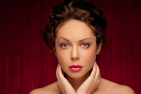 Божена Рынска продиктует жителям Лондона текст Дины Рубиной в рамках акции «Тотальный диктант»