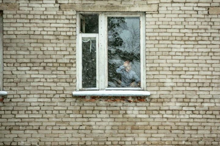 Таскавшей за волосы ребенка новосибирской медсестре вынесли приговор