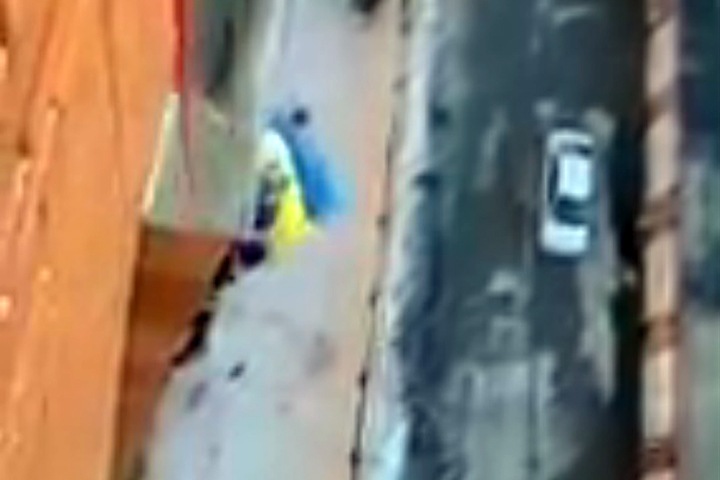 Мэрия Новосибирска объяснила снятие украинского флага с жилого дома «воздействием на сознание людей»