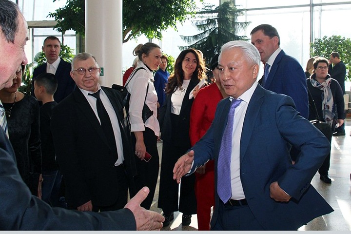 Новосибирский клуб «Успех»: от каратистов до Госдумы