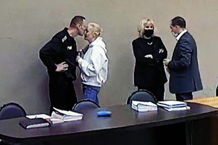 Алексея Навального приговорили к 9 годам