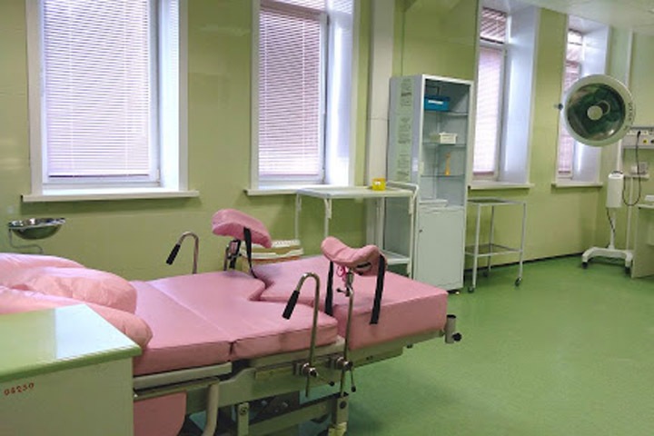 Пациенты просят открыть поставленный в резерв по коронавирусу барнаульский роддом Пациенты просят открыть поставленный в резерв по коронавирусу барнаульский роддом