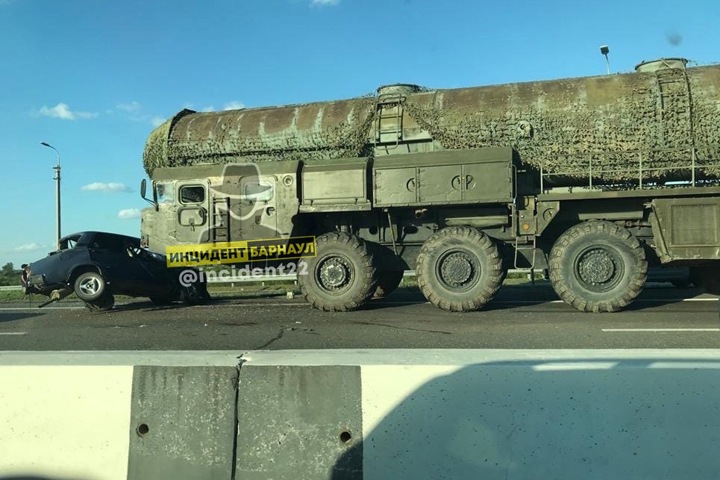 Трое пострадали в массовом ДТП с военным грузовиком на Алтае