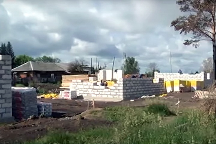 Власти сорвали сроки строительства домов для погорельцев в Красноярском крае Власти сорвали сроки строительства домов для погорельцев в Красноярском крае