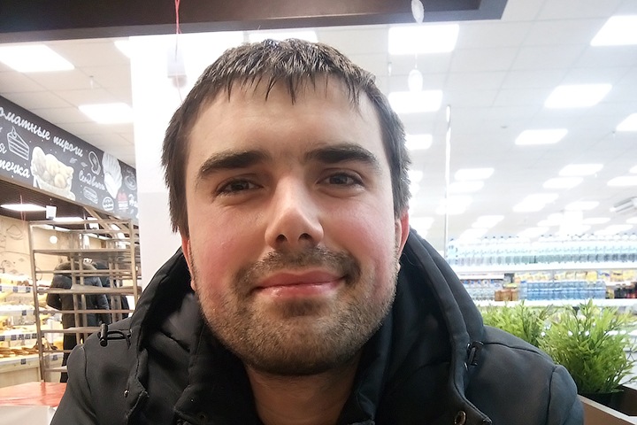 Участник омского шествия в поддержку Хабаровска попал под уголовное дело за удар полицейского