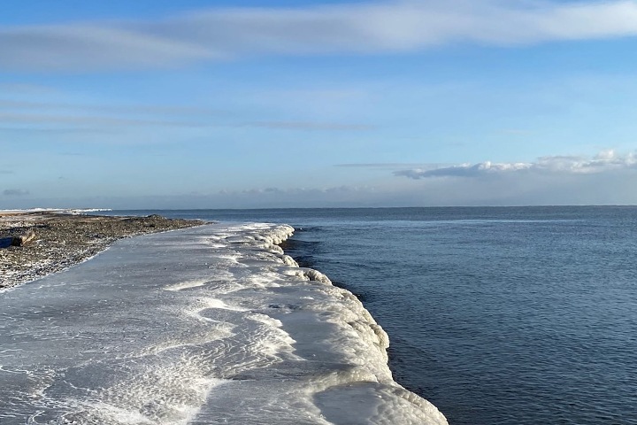 Движение большегрузов до Байкала ограничили из-за снегопада