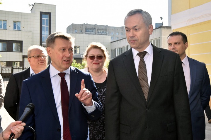 Локоть рассказал, как «сверяется» с Травниковым перед выборами депутатов Локоть рассказал, как «сверяется» с Травниковым перед выборами депутатов