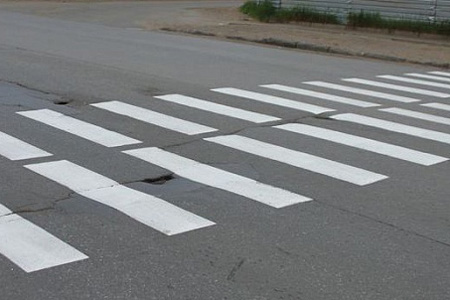 Пассажирский автобус сбил двоих детей на переходе в Новосибирске 