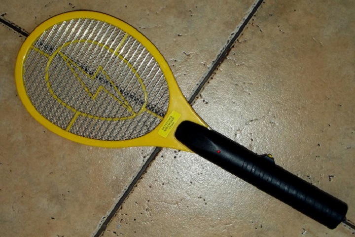 Кузбасскую пару осудили за избиение дочери шлангом и мухобойкой Кузбасскую пару осудили за избиение дочери шлангом и мухобойкой