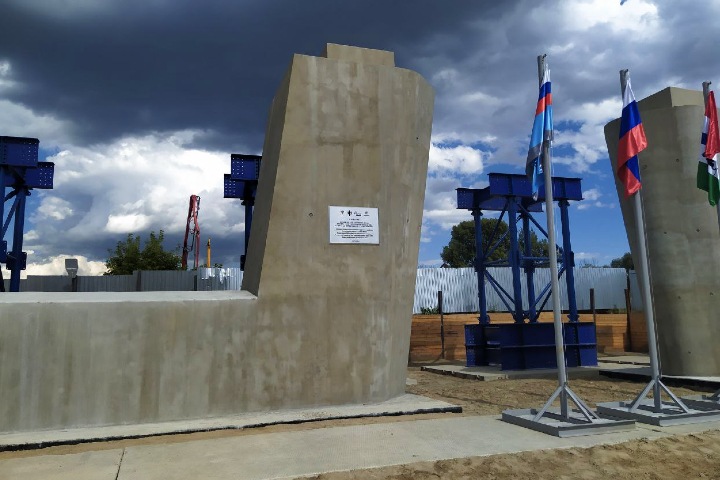 Первую опору поставили для платного моста в Новосибирске Первую опору поставили для платного моста в Новосибирске