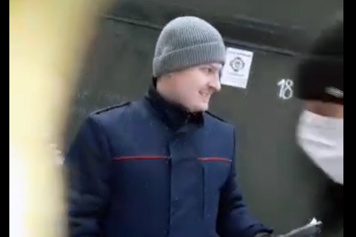 Силовики ворвались в квартиру иркутского правозащитника. Обыски могли вести обвиняемые по делу о пытках