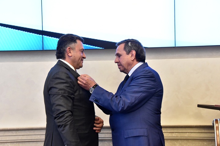 Председателя заксобрания наградили за заслуги перед Новосибирской областью Председателя заксобрания наградили за заслуги перед Новосибирской областью