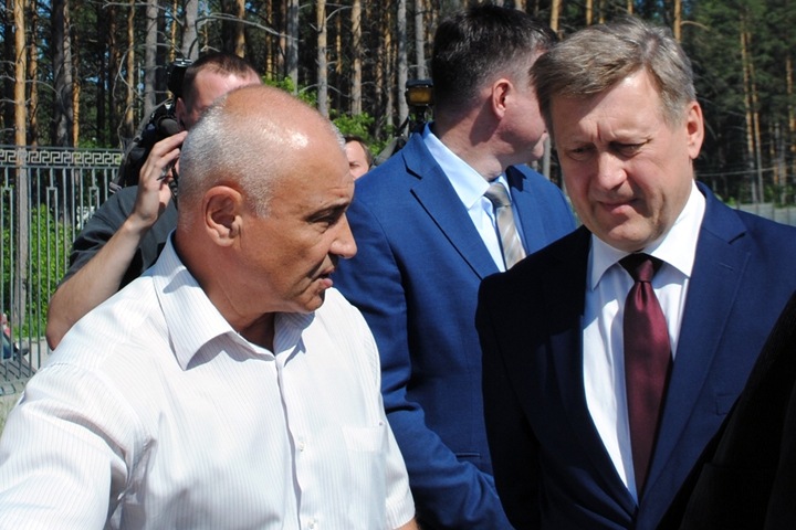 Локоть и его бывший зам потратили на выборы больше других