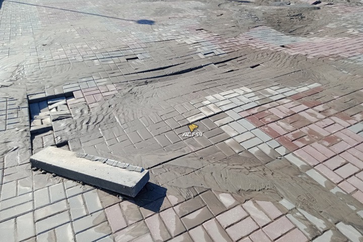 Вице-мэр Новосибирска отрицает провалы плитки на набережной после ливня