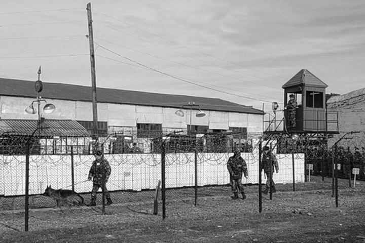 Четыре сотрудника кузбасской колонии получили 1,5 года за смерть заключенного Четыре сотрудника кузбасской колонии получили 1,5 года за смерть заключенного