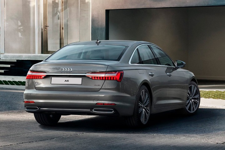 Новосибирское ПАТП-5 во главе с вице-спикером заксобрания арендовало люксовую машину