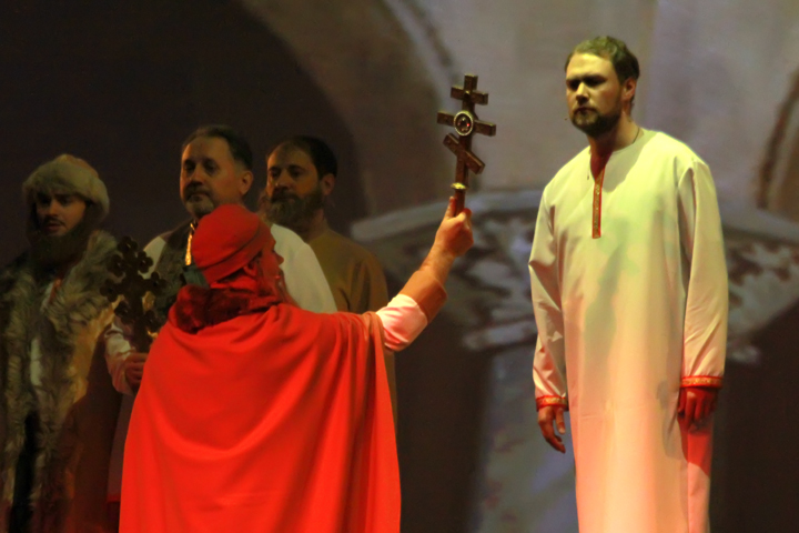 «И нашли воины Владимира водопровод и перекрыли его»: Новосибирск пережил ораторию о почившем князе «И нашли воины Владимира водопровод и перекрыли его»: Новосибирск пережил ораторию о почившем князе